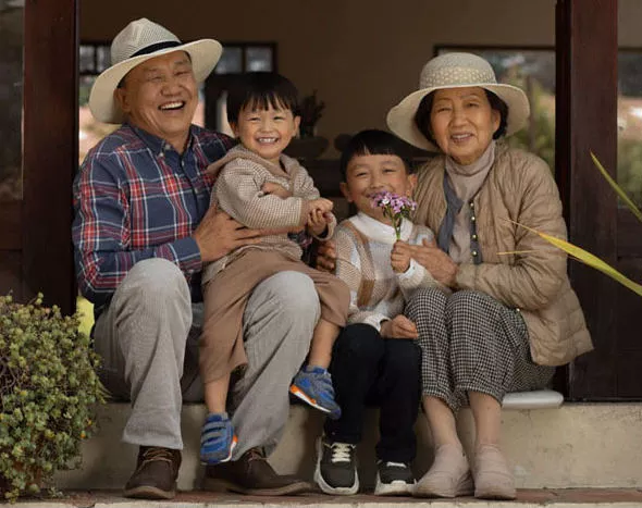 Involved grandparenting benefits; Grandparent grandchild relationship; grandparents support for busy parents;