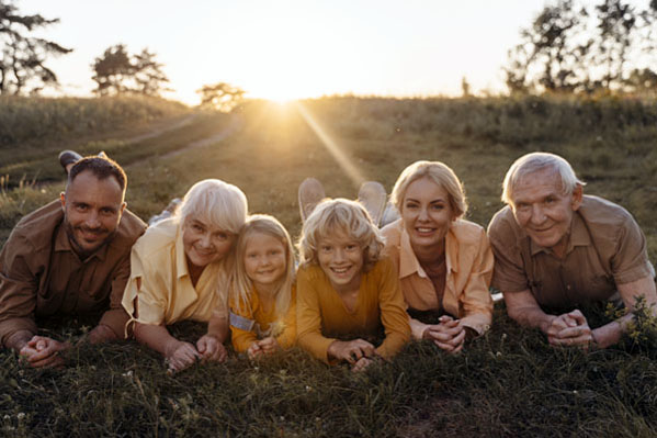 Peacemaking tips for grandparents; Family reconciliation strategies; Grandparents Role in Family Harmony;